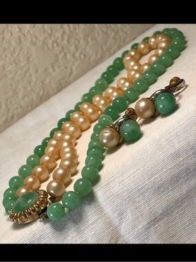 Vintage Double Strand Necklace Clip-On Earrings Faux Green Jade Pearl Gold